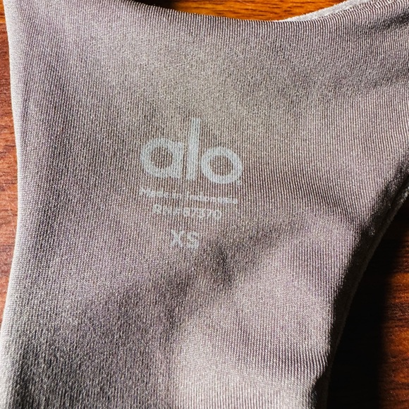 ALO YOGA - Picture 3 of 5